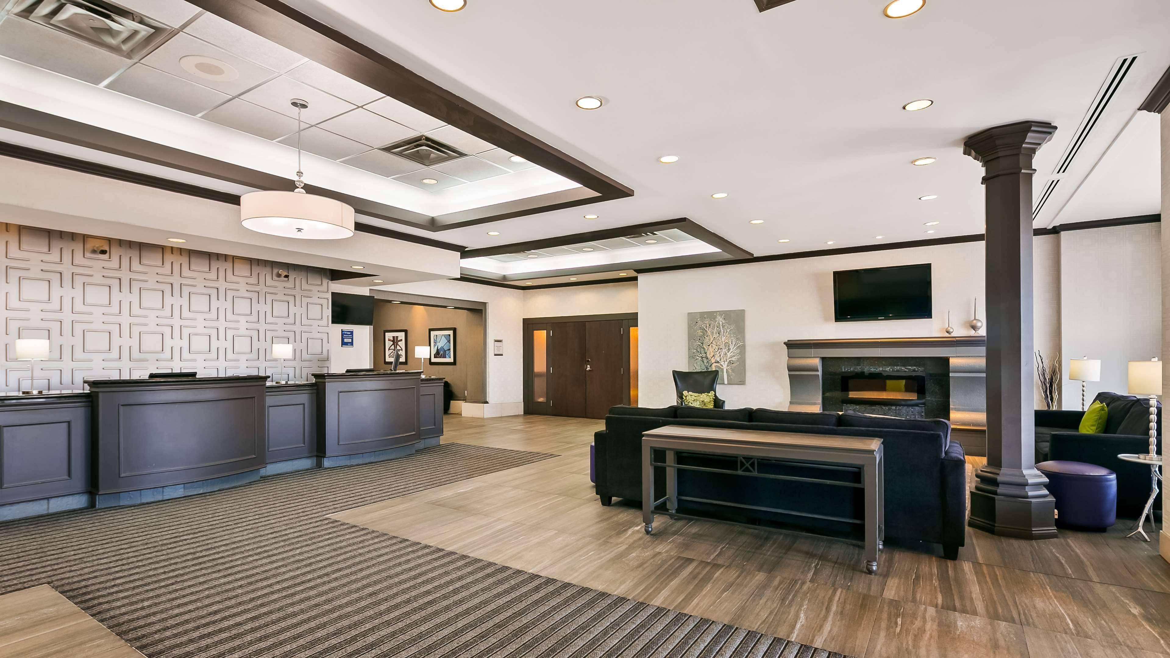 Best Western Plus Village Park Inn YYC Exterior foto