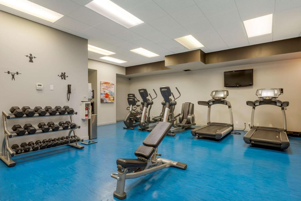 Best Western Plus Village Park Inn YYC Exterior foto