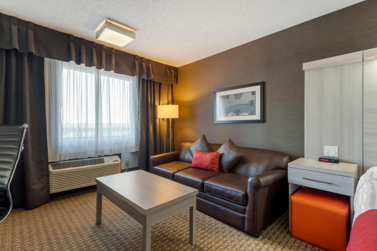 Best Western Plus Village Park Inn YYC Exterior foto