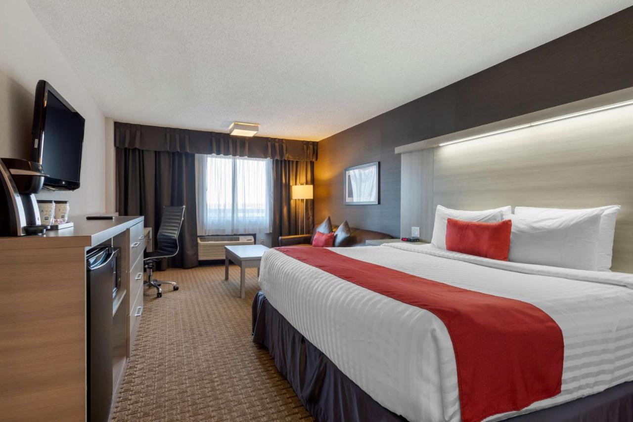 Best Western Plus Village Park Inn YYC Exterior foto